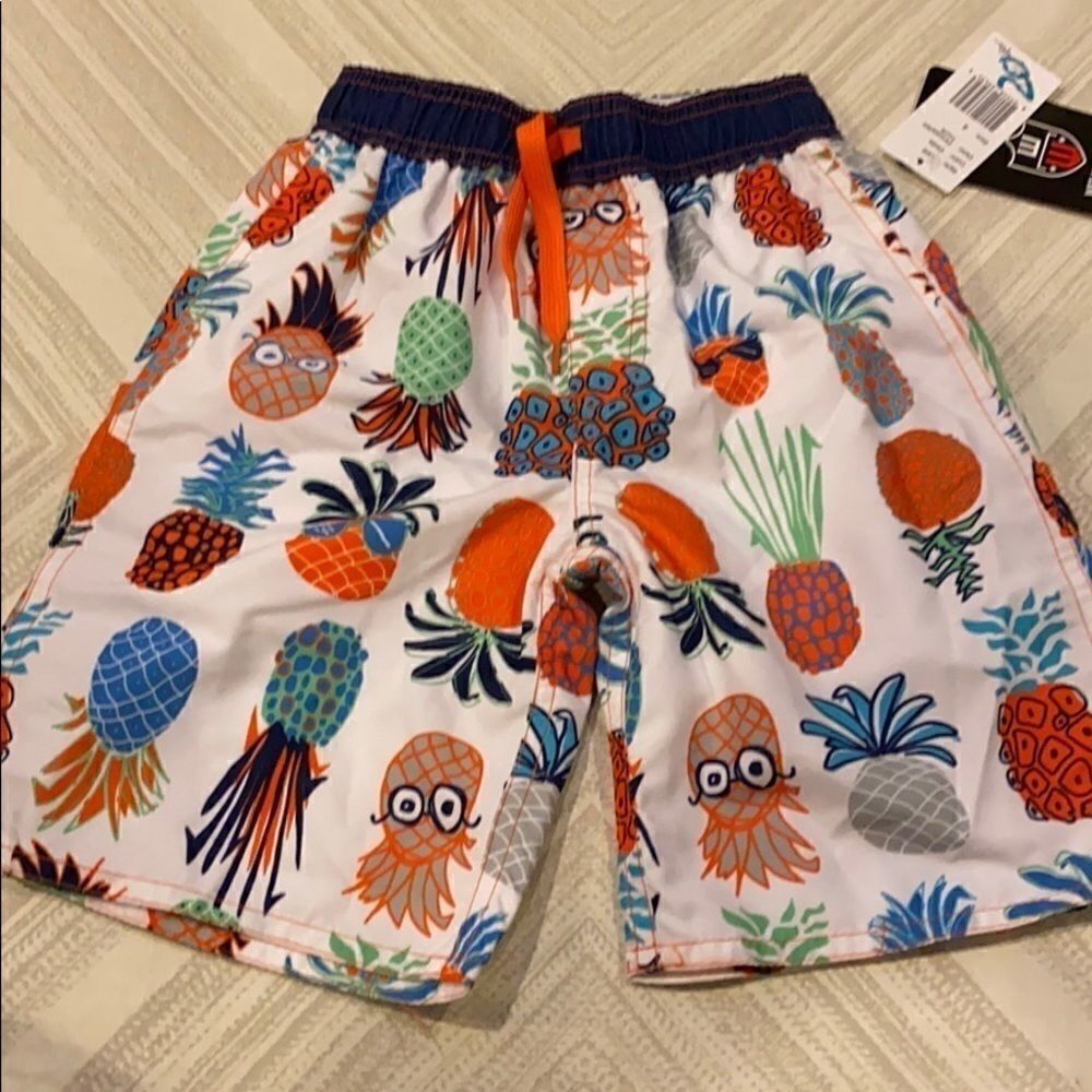 Wes and Willy Boys White Swim Trunks with a Pineapple Pattern, Size 4